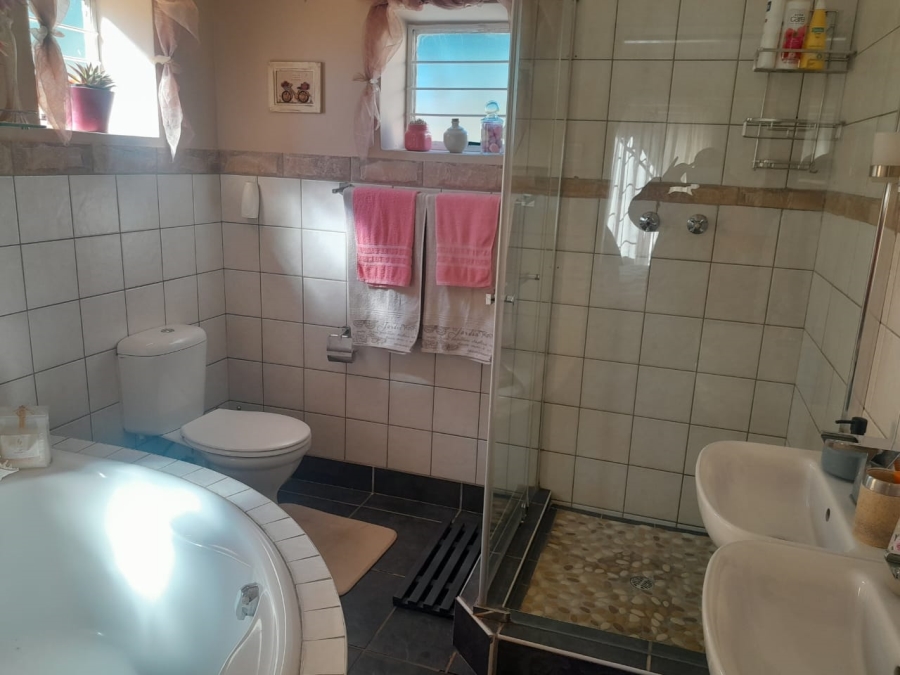 3 Bedroom Property for Sale in Waterval East North West